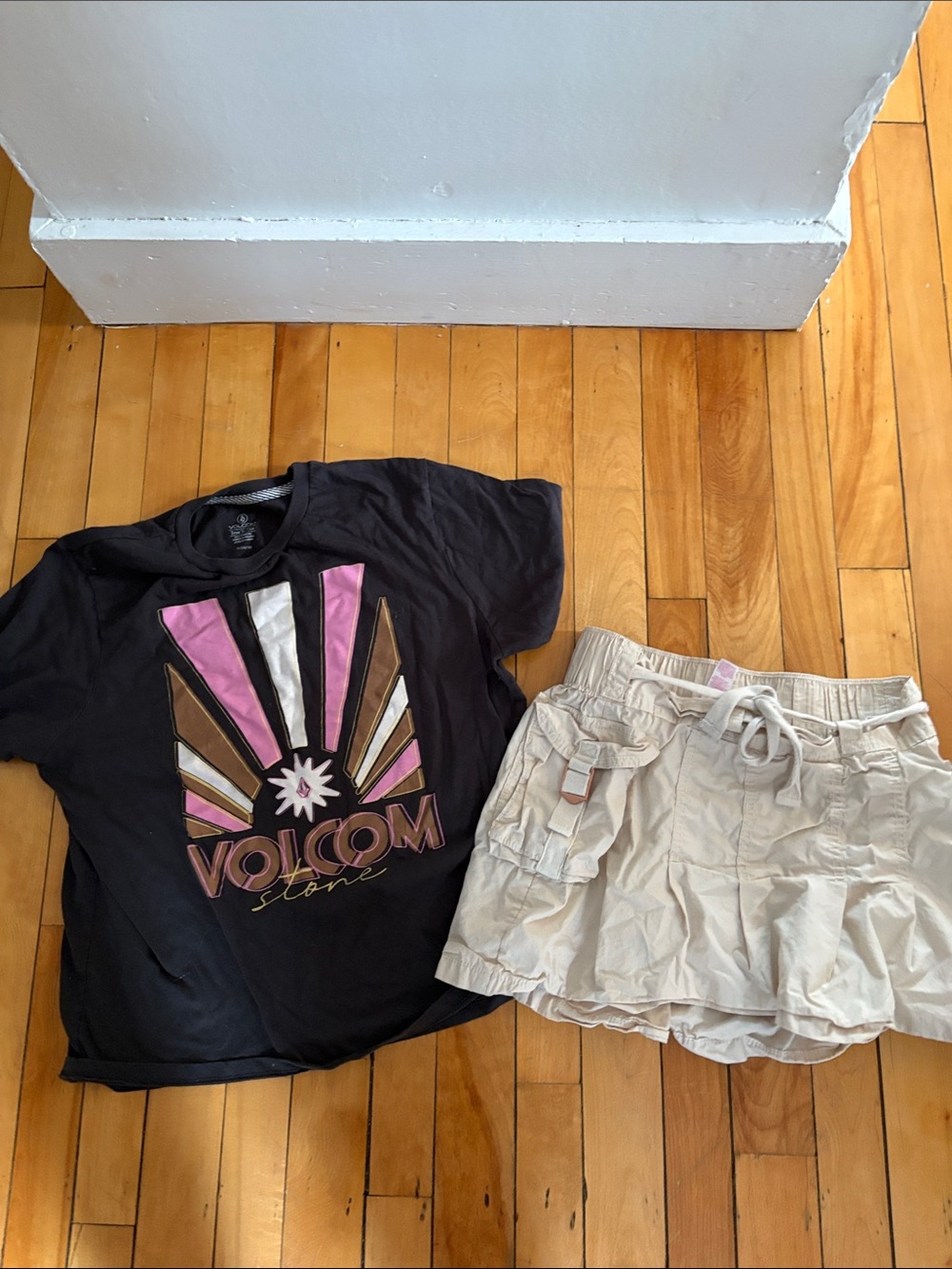 Volcom Black Tee with Pink and Brown Graphic Skort